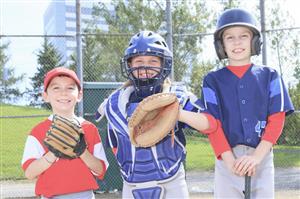 Baseball children posing